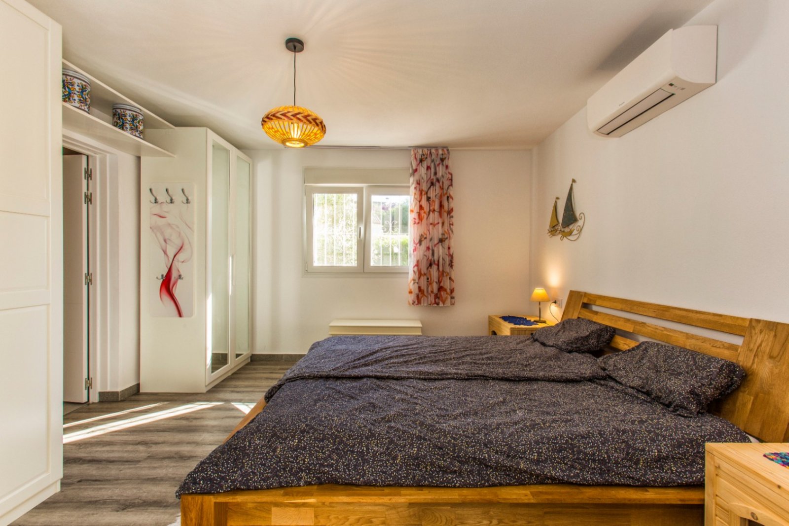 Spacieuse villa avec 5 chambres, 3 salles de bains, WC invités et piscine privée