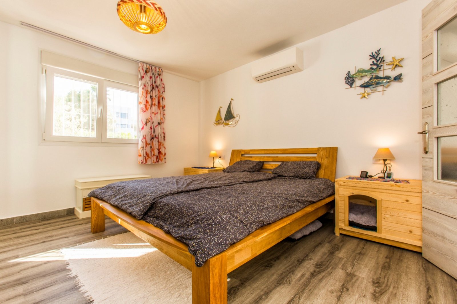 Spacieuse villa avec 5 chambres, 3 salles de bains, WC invités et piscine privée