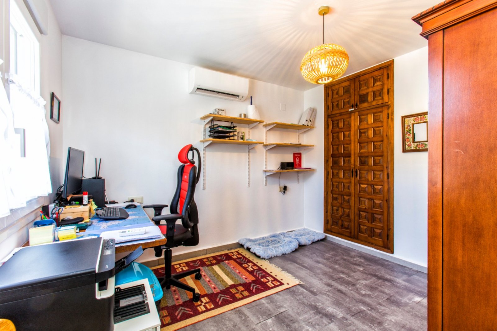 Spacieuse villa avec 5 chambres, 3 salles de bains, WC invités et piscine privée