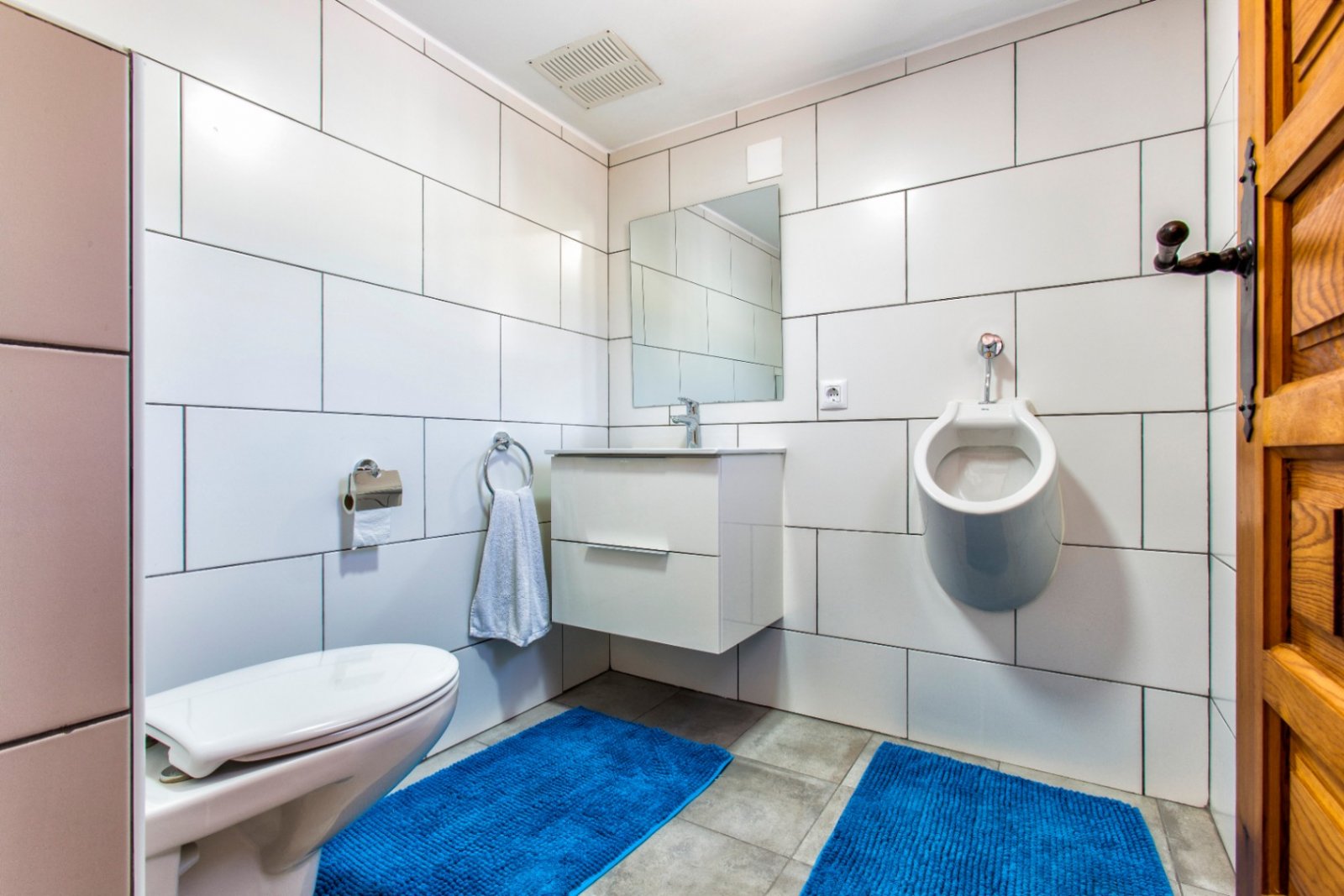 Spacieuse villa avec 5 chambres, 3 salles de bains, WC invités et piscine privée