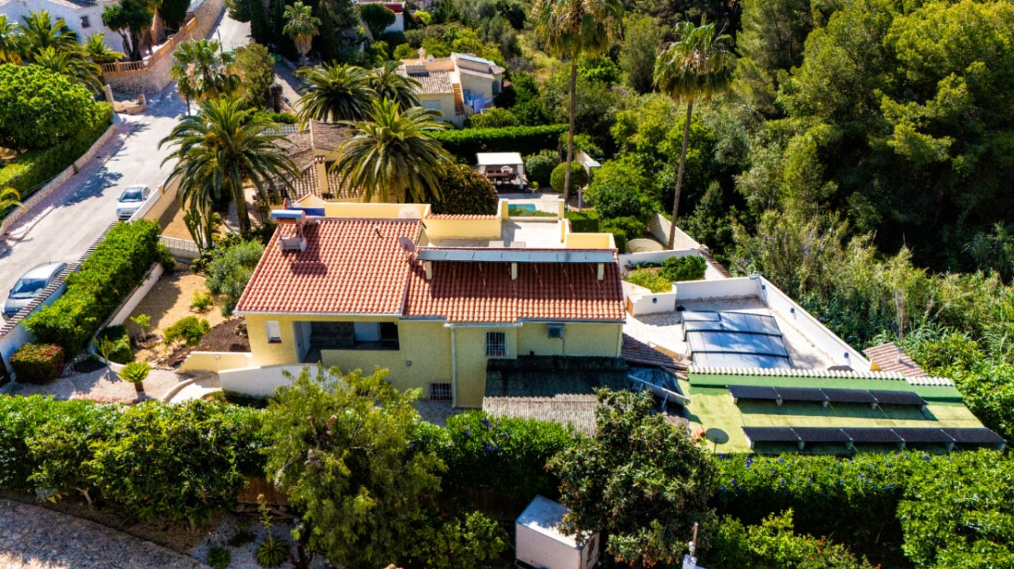 Spacieuse villa avec 5 chambres, 3 salles de bains, WC invités et piscine privée