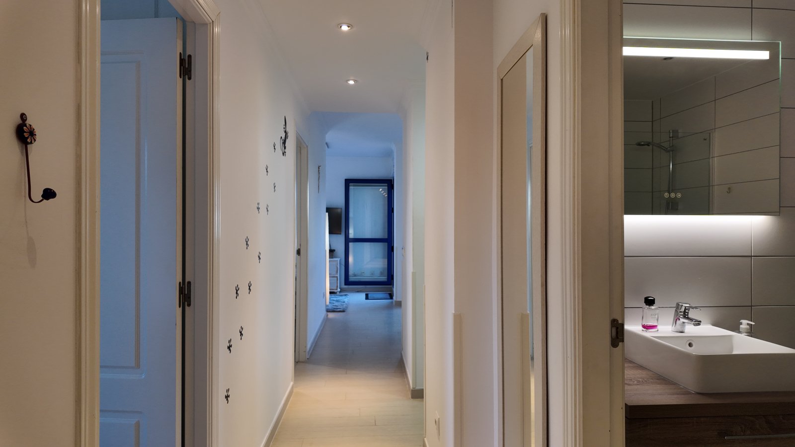 Appartement exclusif avec 2 chambres et 2 salles de bains dans une magnifique résidence à seulement 200 m de la plage