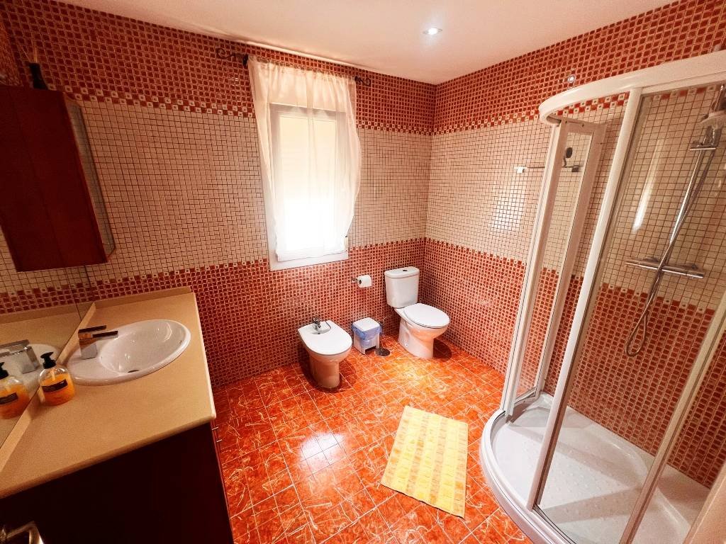 Villa mit 6 Schlafzimmern, 5 Bädern und Privatpool nur 5 Minuten vom Stadtzentrum