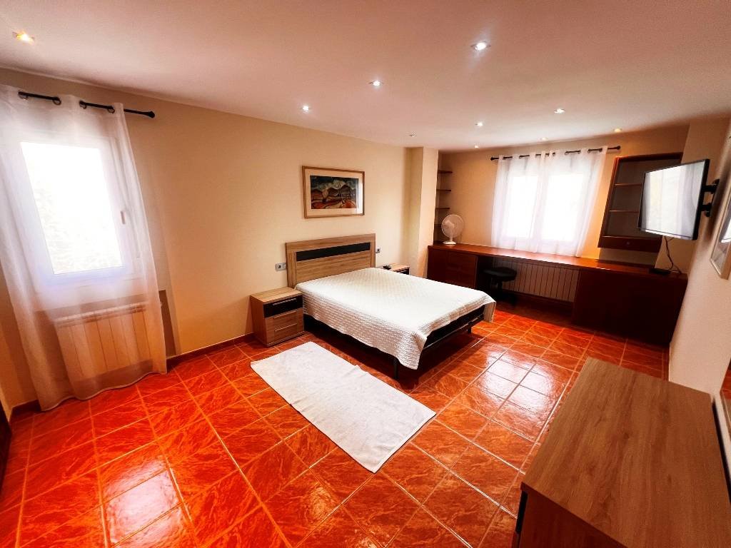 Villa mit 6 Schlafzimmern, 5 Bädern und Privatpool nur 5 Minuten vom Stadtzentrum