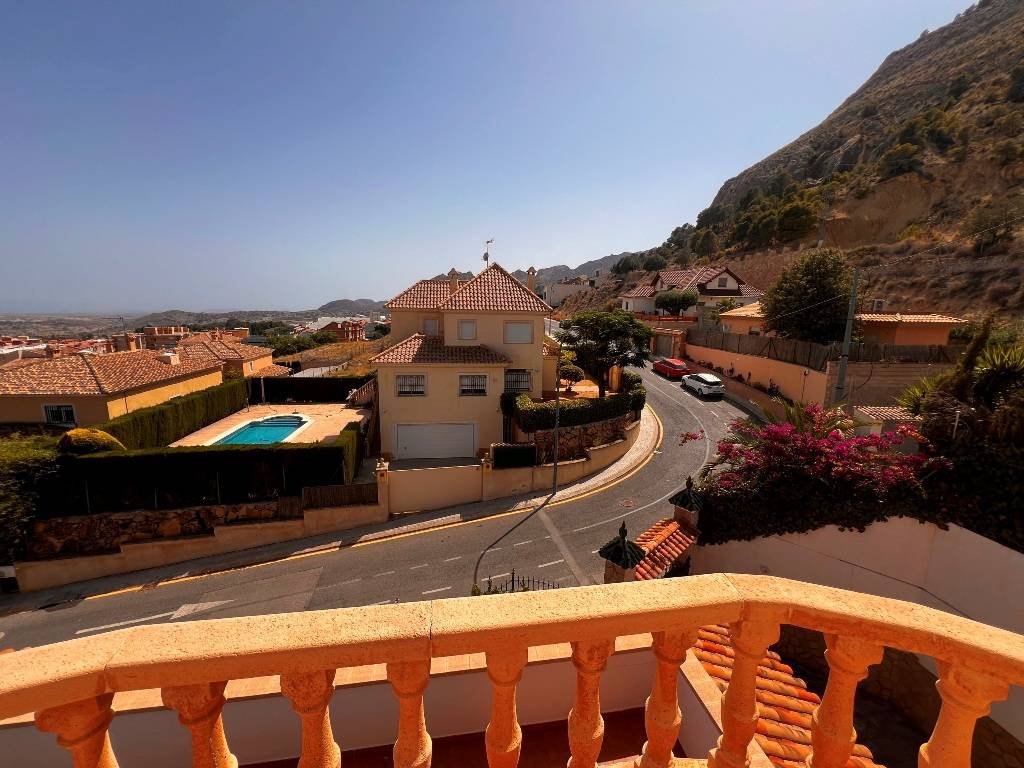 Villa mit 6 Schlafzimmern, 5 Bädern und Privatpool nur 5 Minuten vom Stadtzentrum