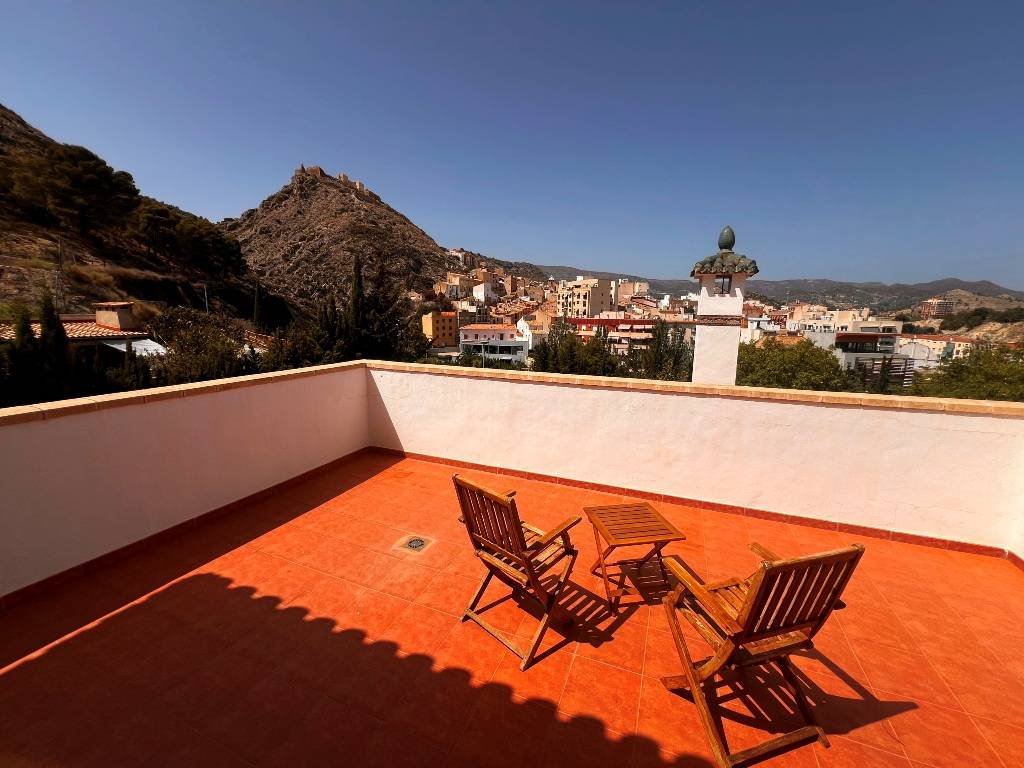 Villa mit 6 Schlafzimmern, 5 Bädern und Privatpool nur 5 Minuten vom Stadtzentrum