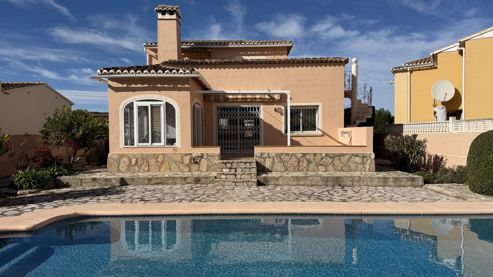 Villa ensoleillée de 3 chambres avec piscine