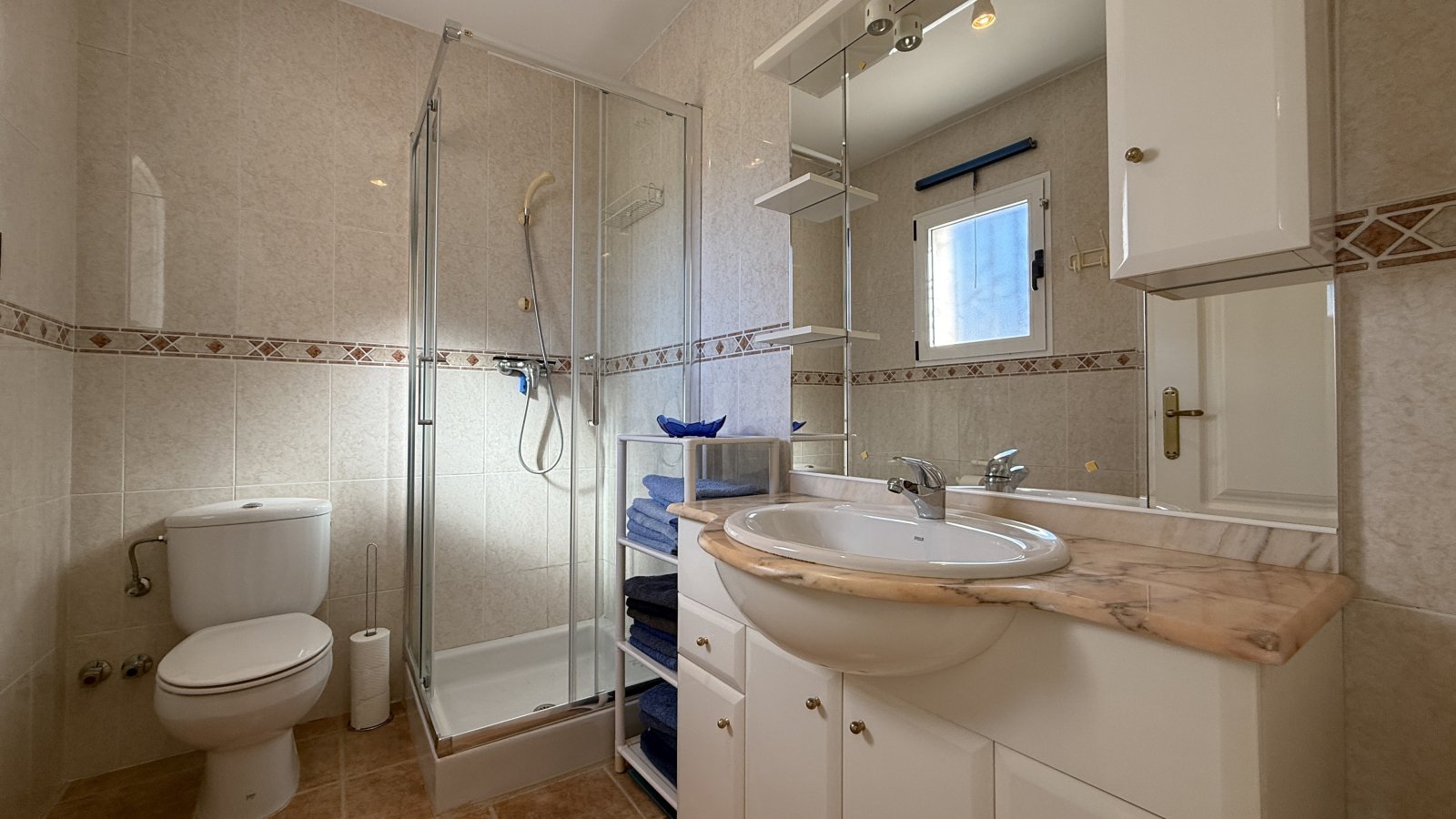 Villa ensoleillée de 3 chambres avec piscine