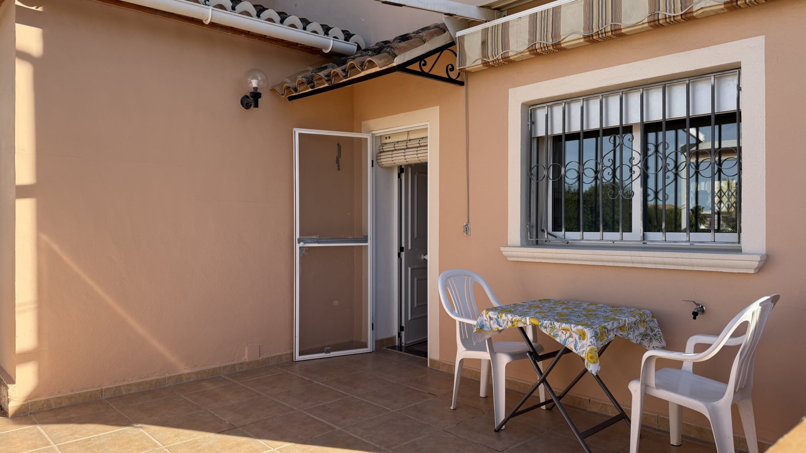 Villa ensoleillée de 3 chambres avec piscine