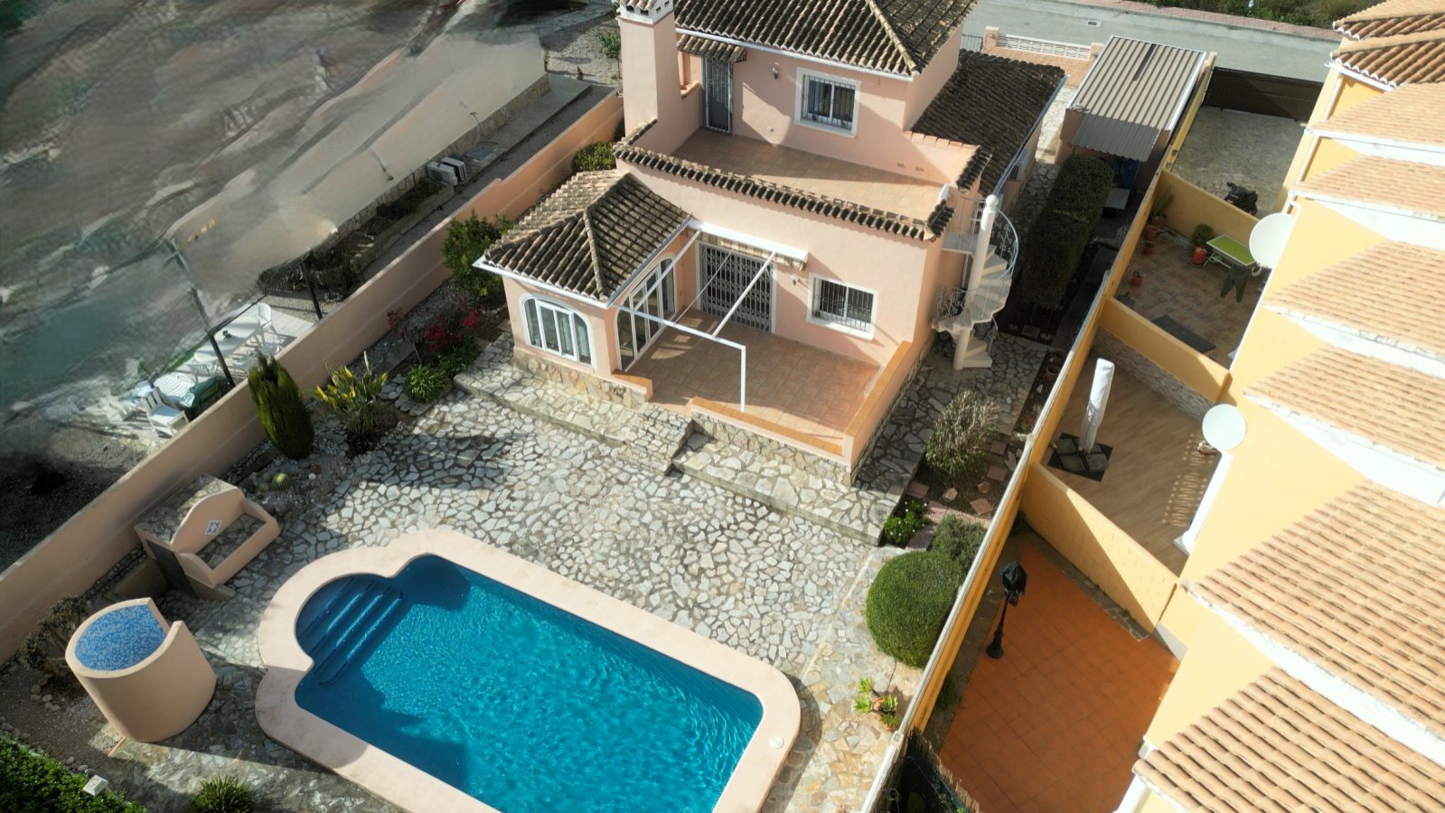 Villa ensoleillée de 3 chambres avec piscine