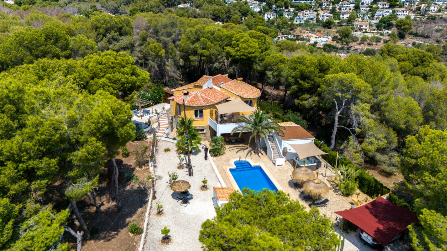 Villa individuelle composée de deux appartements et à quelques pas de la mer