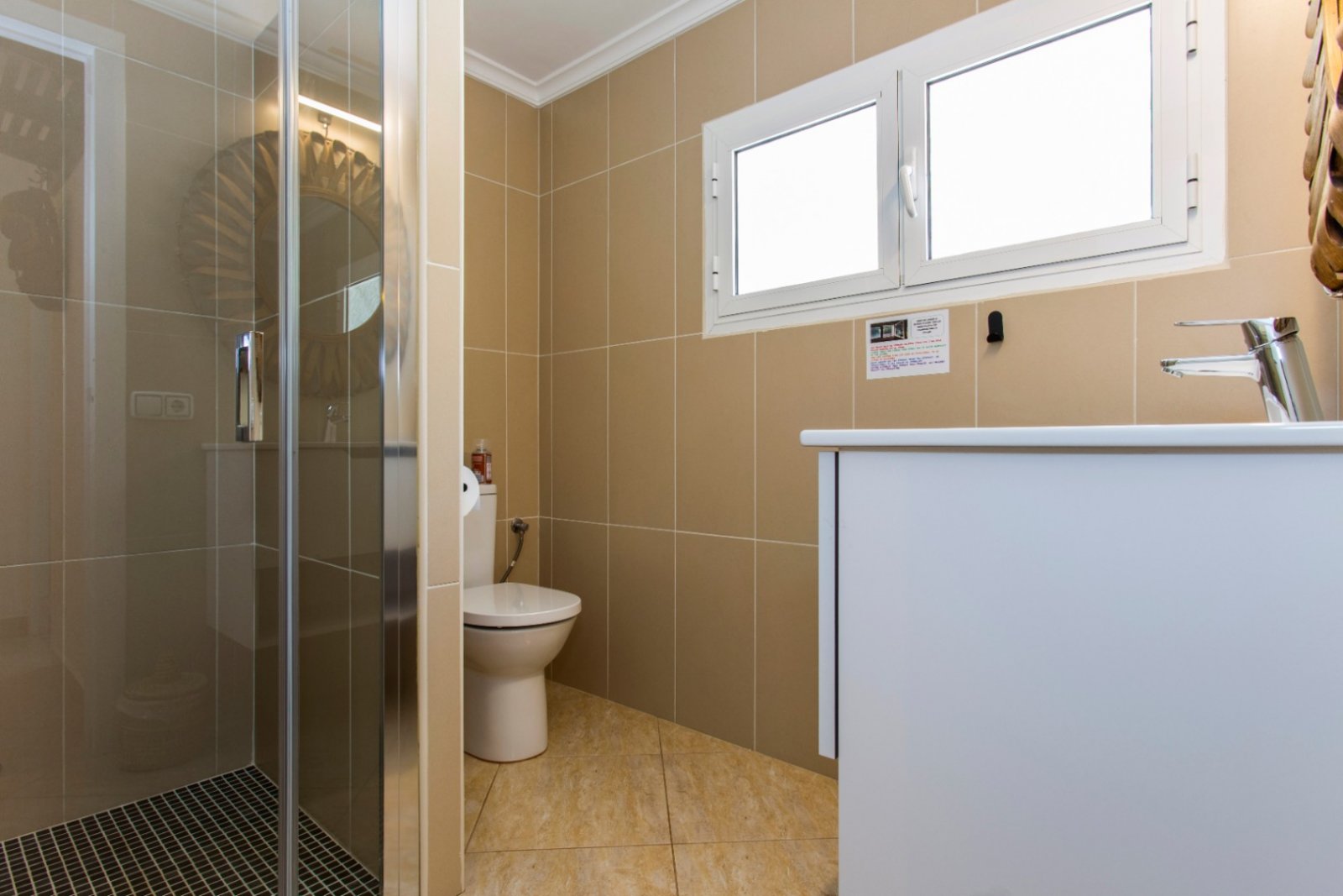 Villa individuelle composée de deux appartements et à quelques pas de la mer