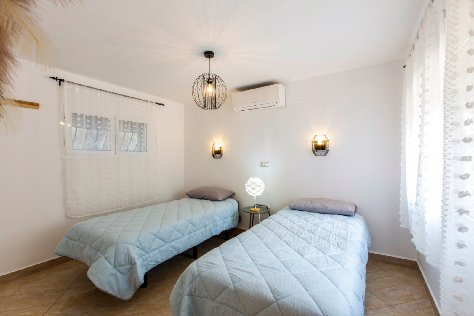 Villa individuelle composée de deux appartements et à quelques pas de la mer