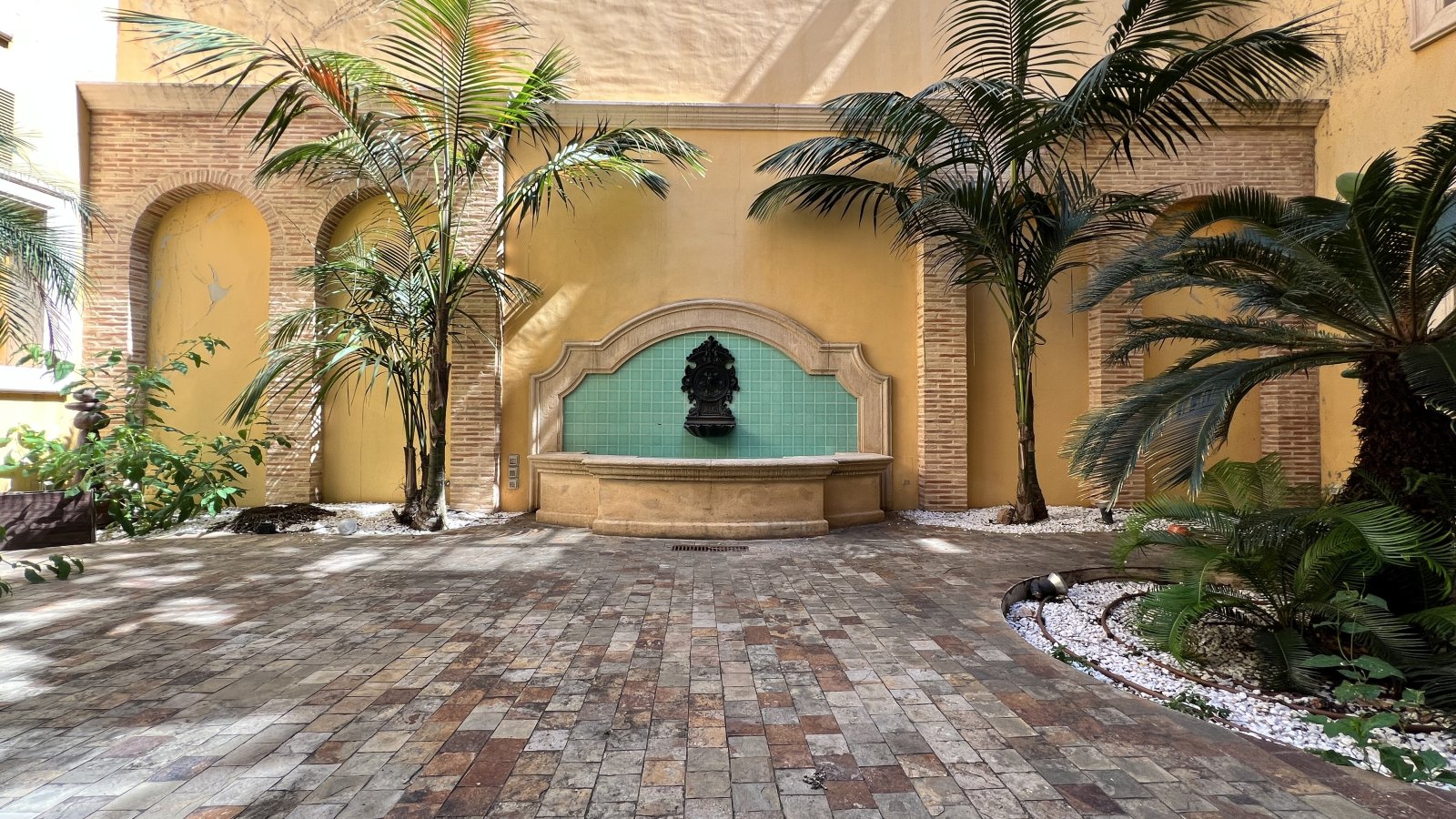 Pego: Bien d’investissement d’exception : Maison de ville traditionnelle offrant de multiples possibilités d’exploitation au centre de Pego 