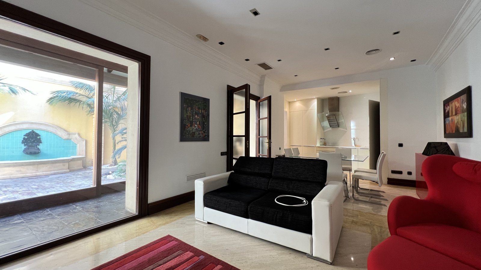 Bien d’investissement d’exception : Maison de ville traditionnelle offrant de multiples possibilités d’exploitation au centre de Pego