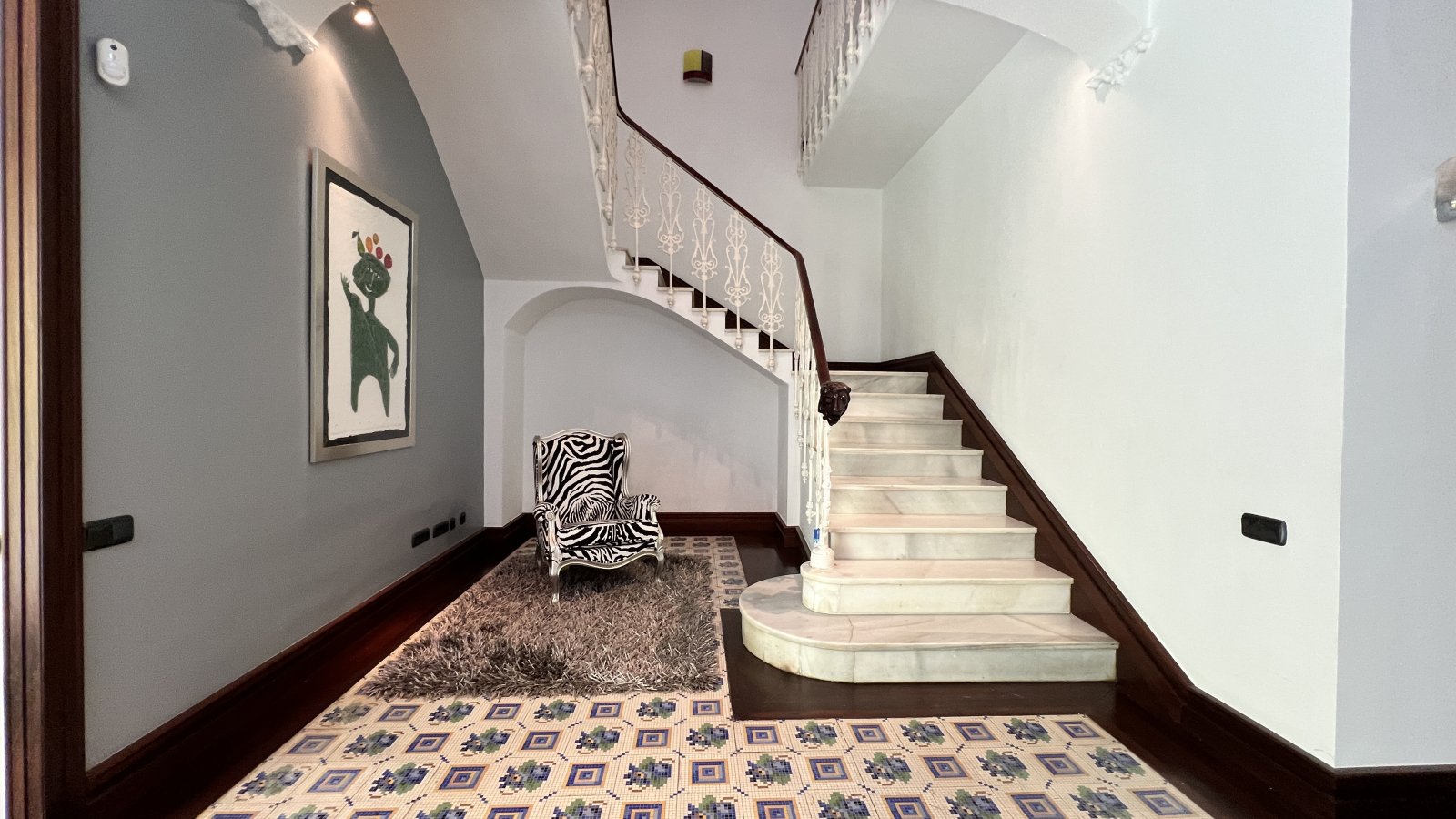 Bien d’investissement d’exception : Maison de ville traditionnelle offrant de multiples possibilités d’exploitation au centre de Pego