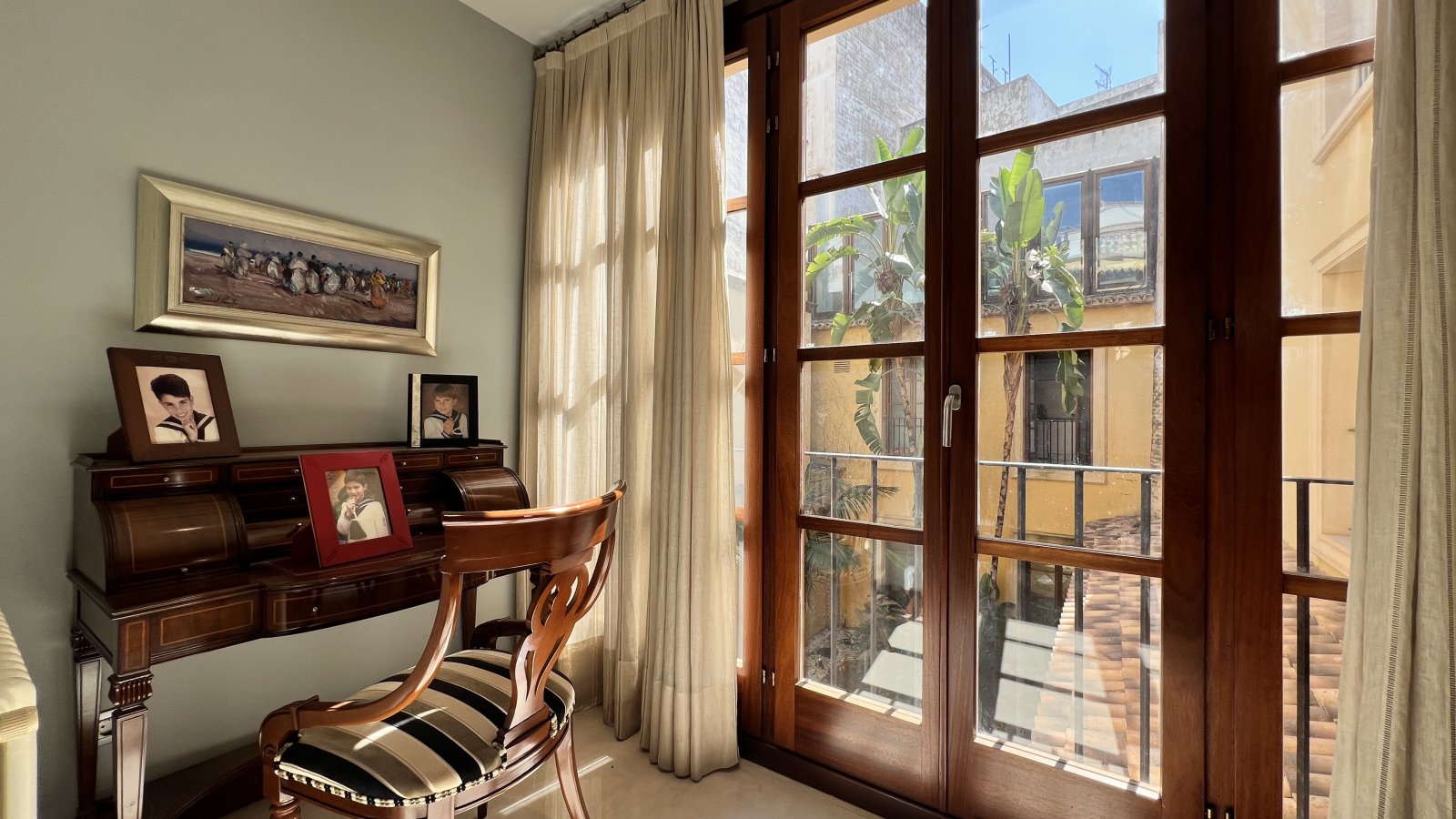 Bien d’investissement d’exception : Maison de ville traditionnelle offrant de multiples possibilités d’exploitation au centre de Pego