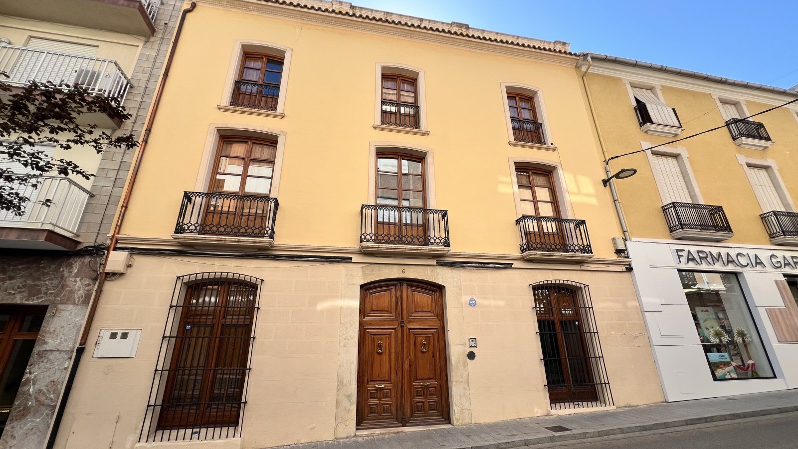 Bien d’investissement d’exception : Maison de ville traditionnelle offrant de multiples possibilités d’exploitation au centre de Pego