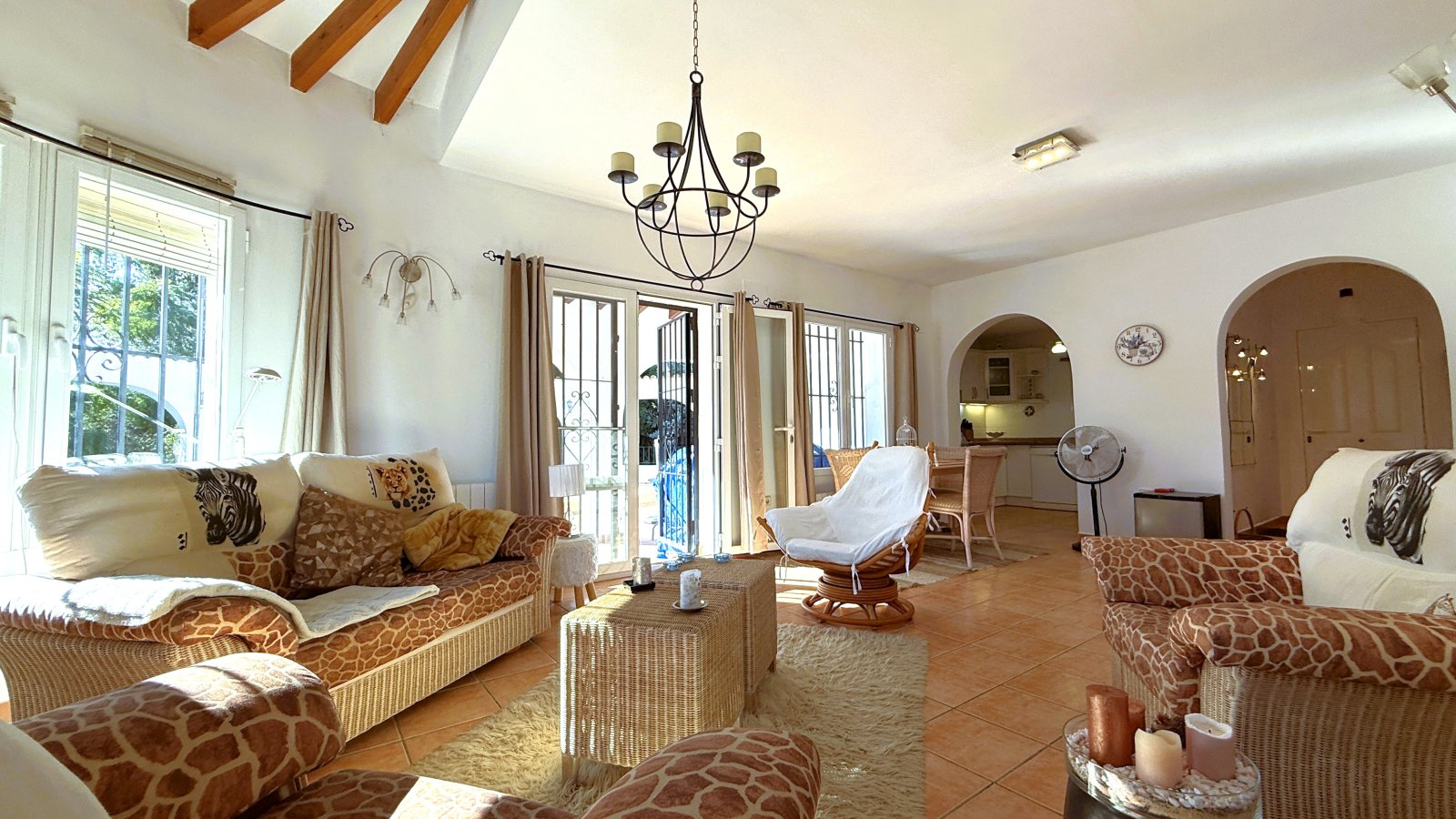 Maison de plain-pied ensoleillée à Monte Pego avec piscine et terrasse