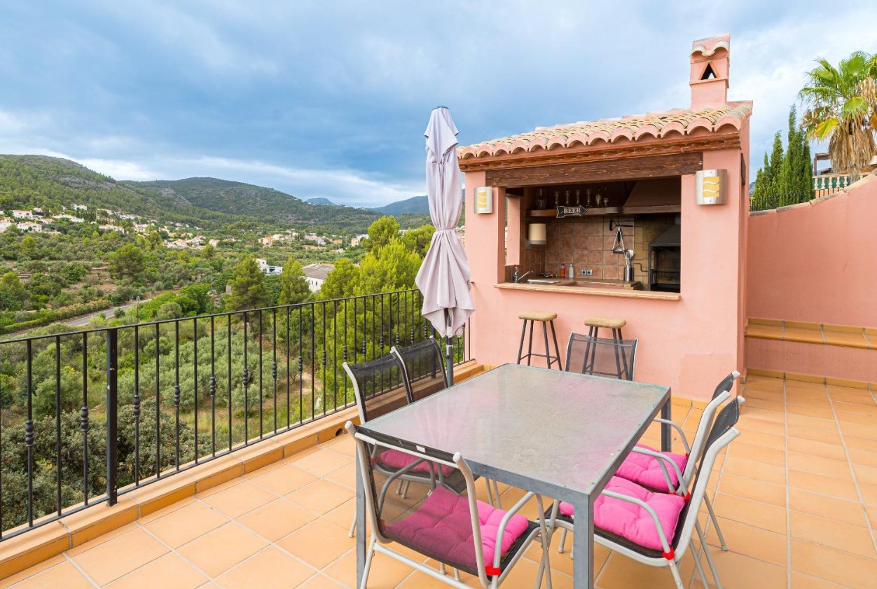 Magnifique villa à vendre à Orba avec de belles vues.La villa est située à seulement 5 minutes de la ville d’Orba, dans une urbanisation très cal...