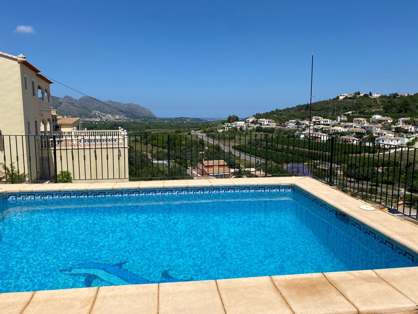 Magnifique villa à vendre à Orba avec de belles vues.La villa est située à seulement 5 minutes de la ville d’Orba, dans une urbanisation très cal...