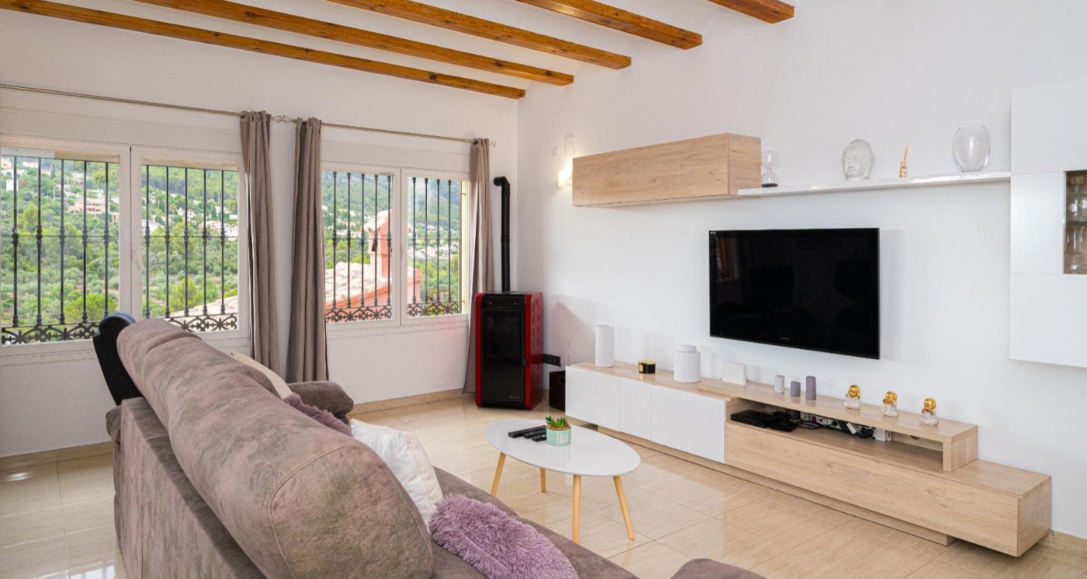 Magnifique villa à vendre à Orba avec de belles vues.La villa est située à seulement 5 minutes de la ville d’Orba, dans une urbanisation très cal...