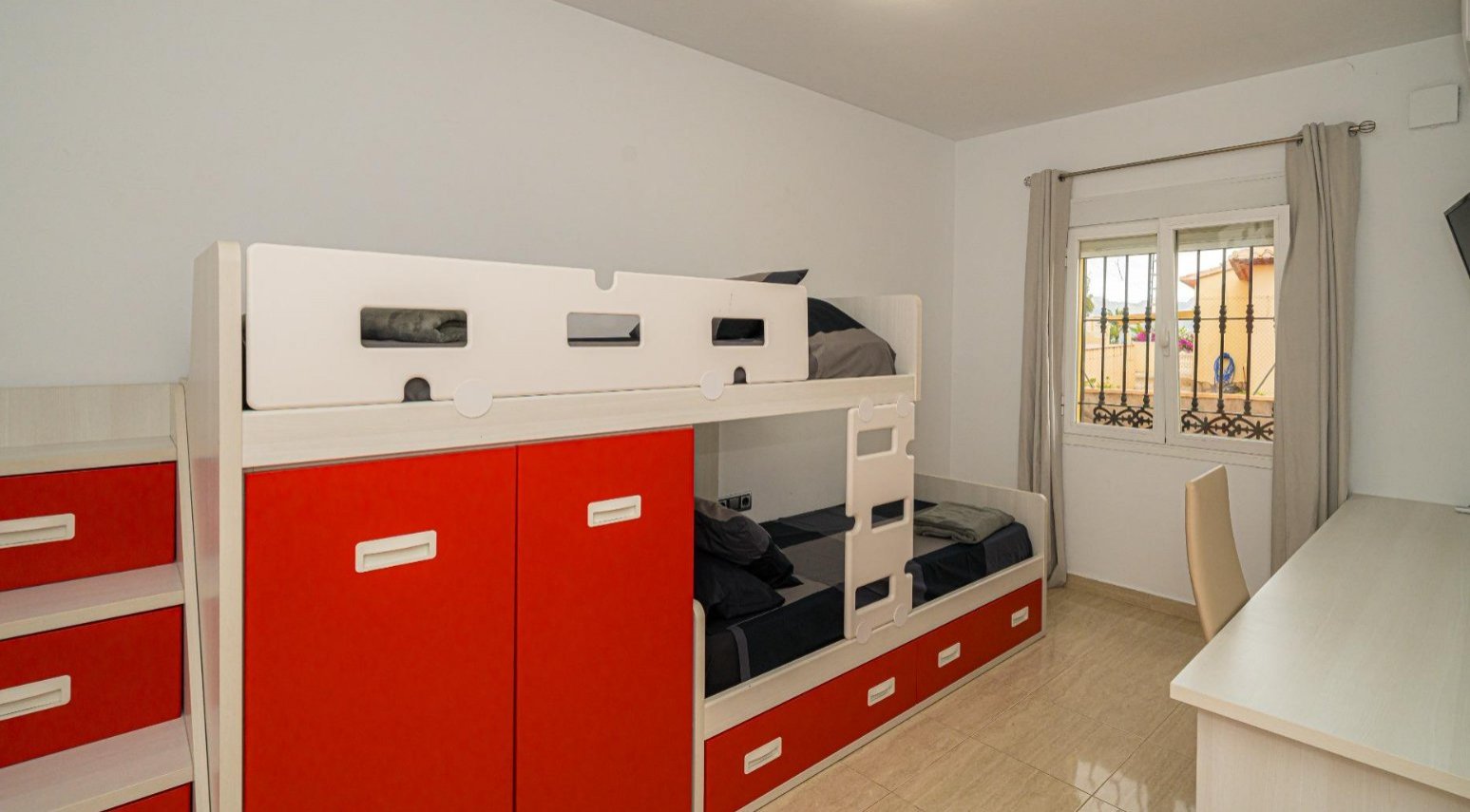 Magnifique villa à vendre à Orba avec de belles vues.La villa est située à seulement 5 minutes de la ville d’Orba, dans une urbanisation très cal...