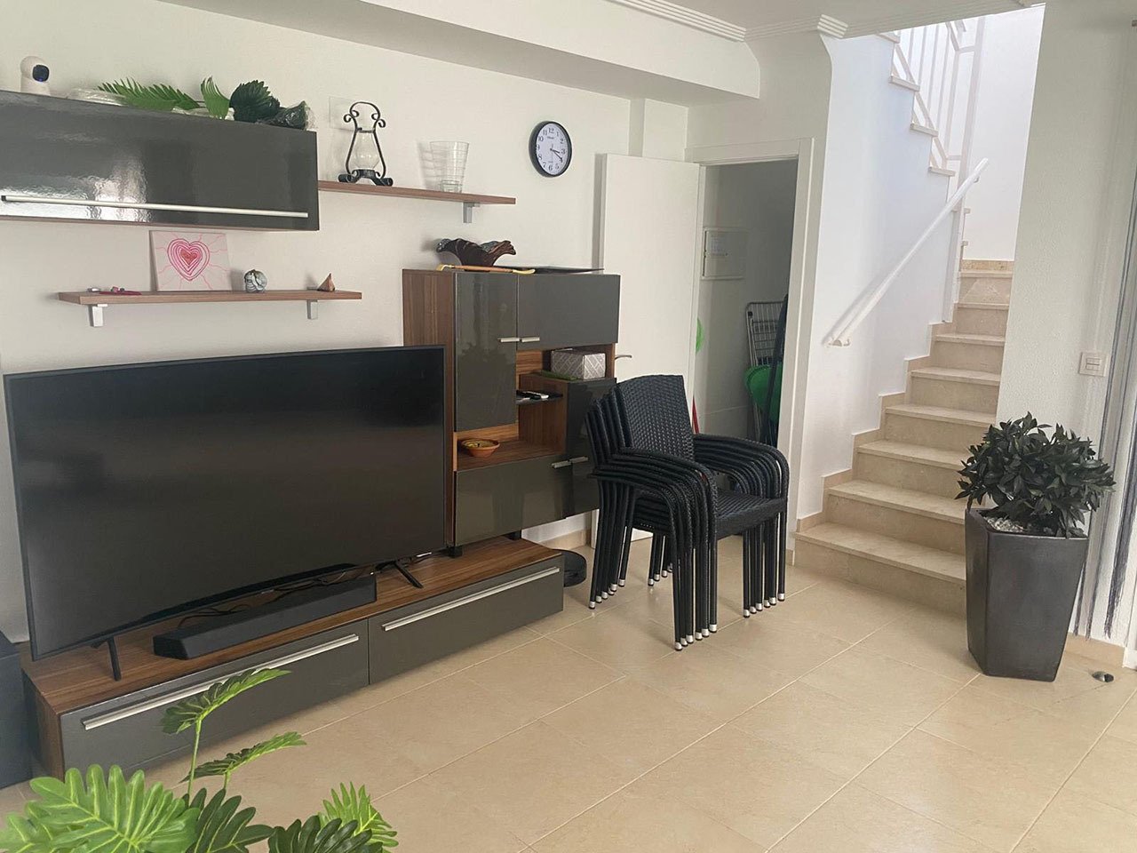 Villa avec 3 chambres, 3 salles de bains, terrasse sur le toit, place de parking et piscine communautaire