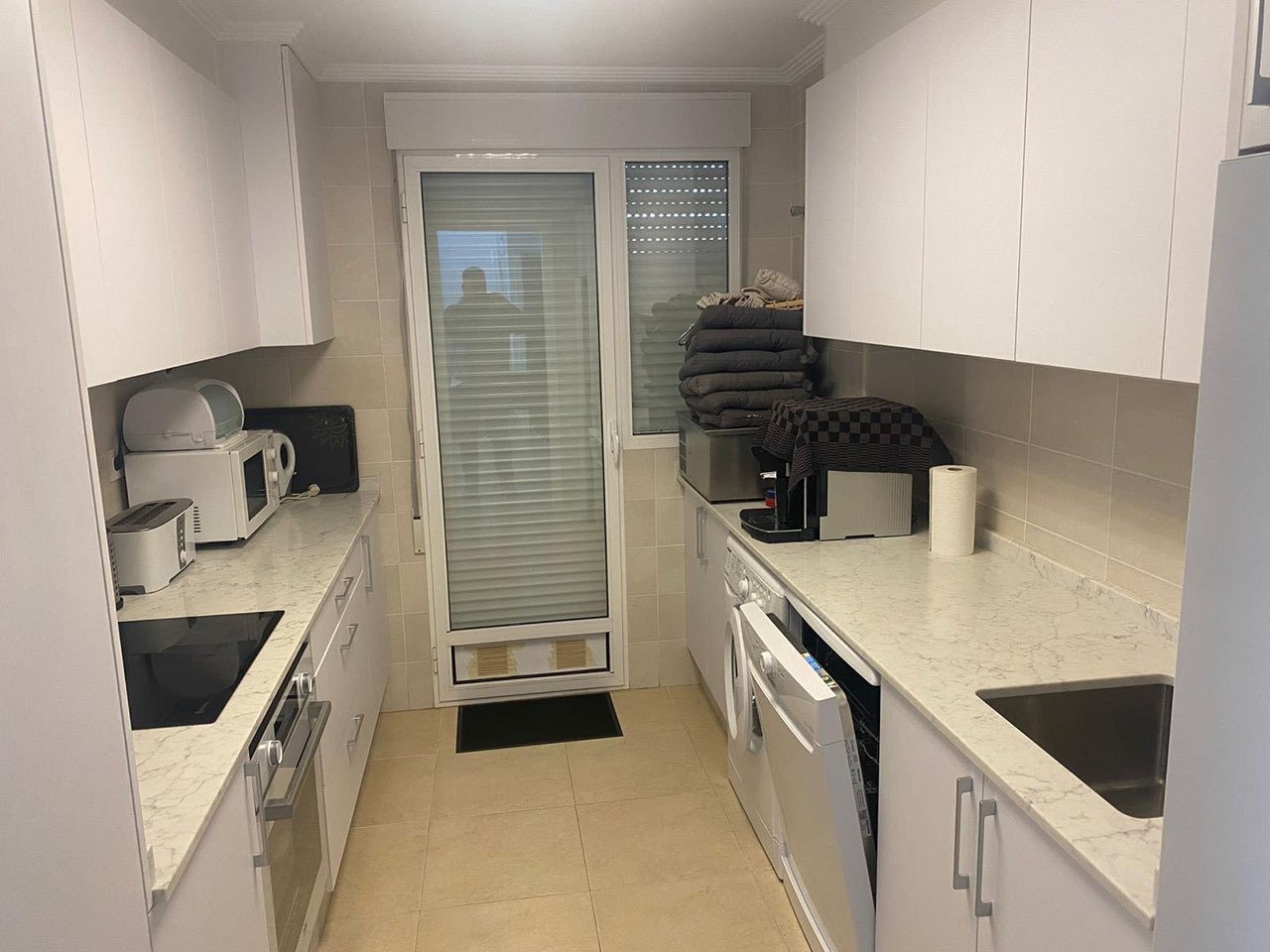 Villa avec 3 chambres, 3 salles de bains, terrasse sur le toit, place de parking et piscine communautaire