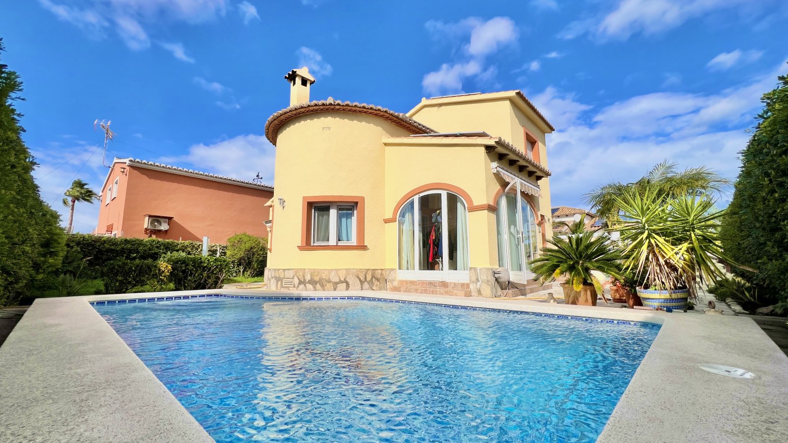 Els Poblets: Superbe villa bien équipée avec 3 chambres, piscine, garage, etc. 