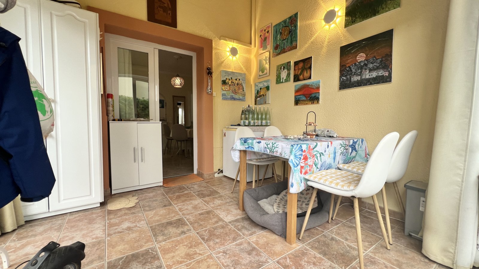 Superbe villa bien équipée avec 3 chambres, piscine, garage, etc.