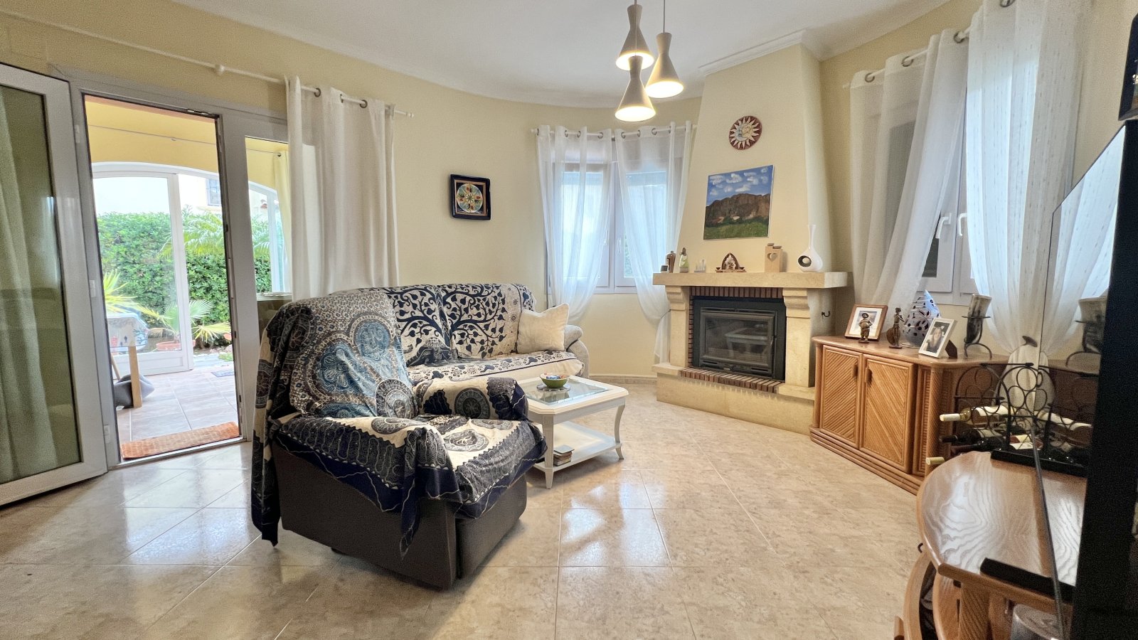 Superbe villa bien équipée avec 3 chambres, piscine, garage, etc.