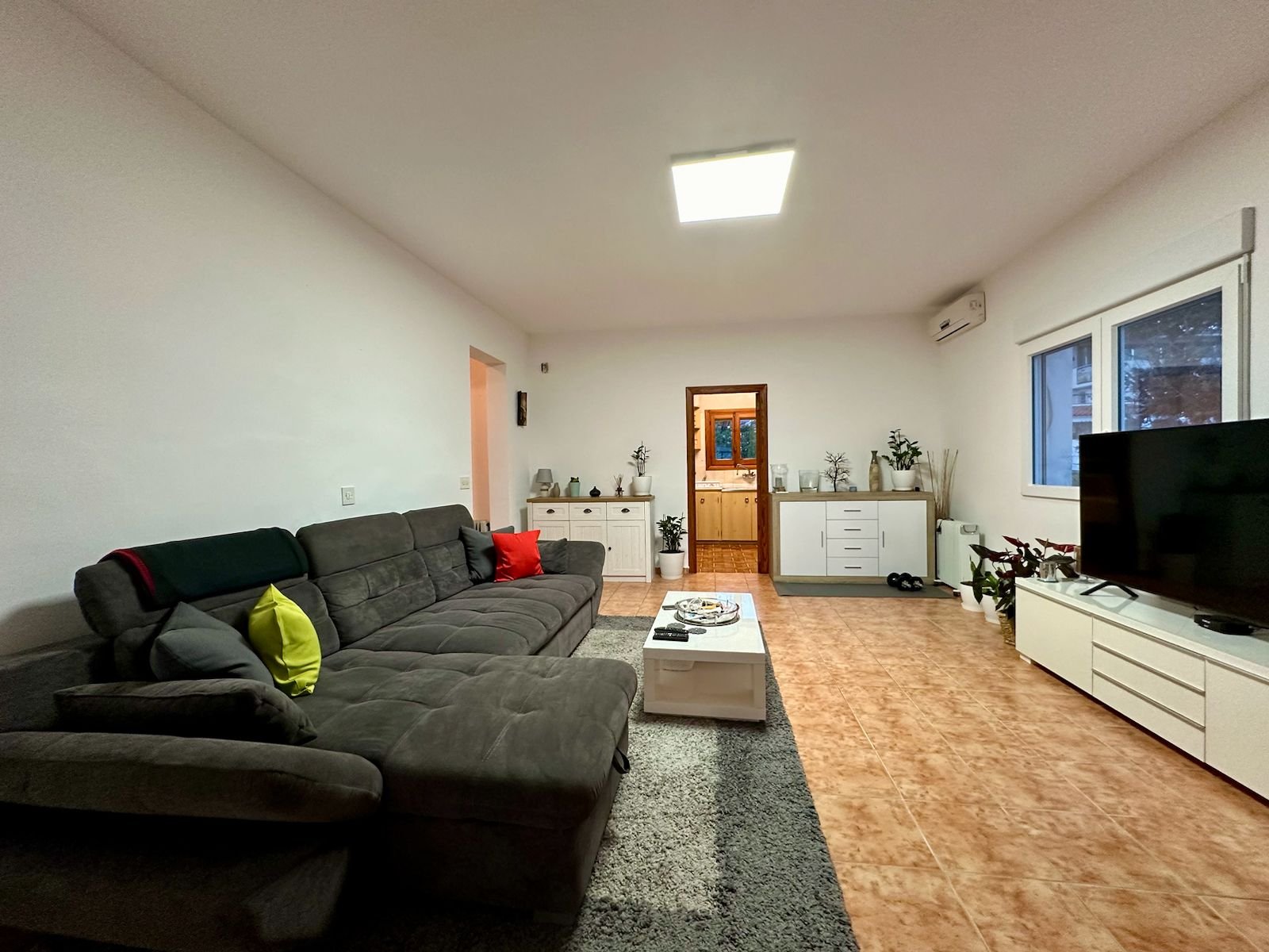 Villa avec 2 appartements séparés, piscine et vue sur la mer