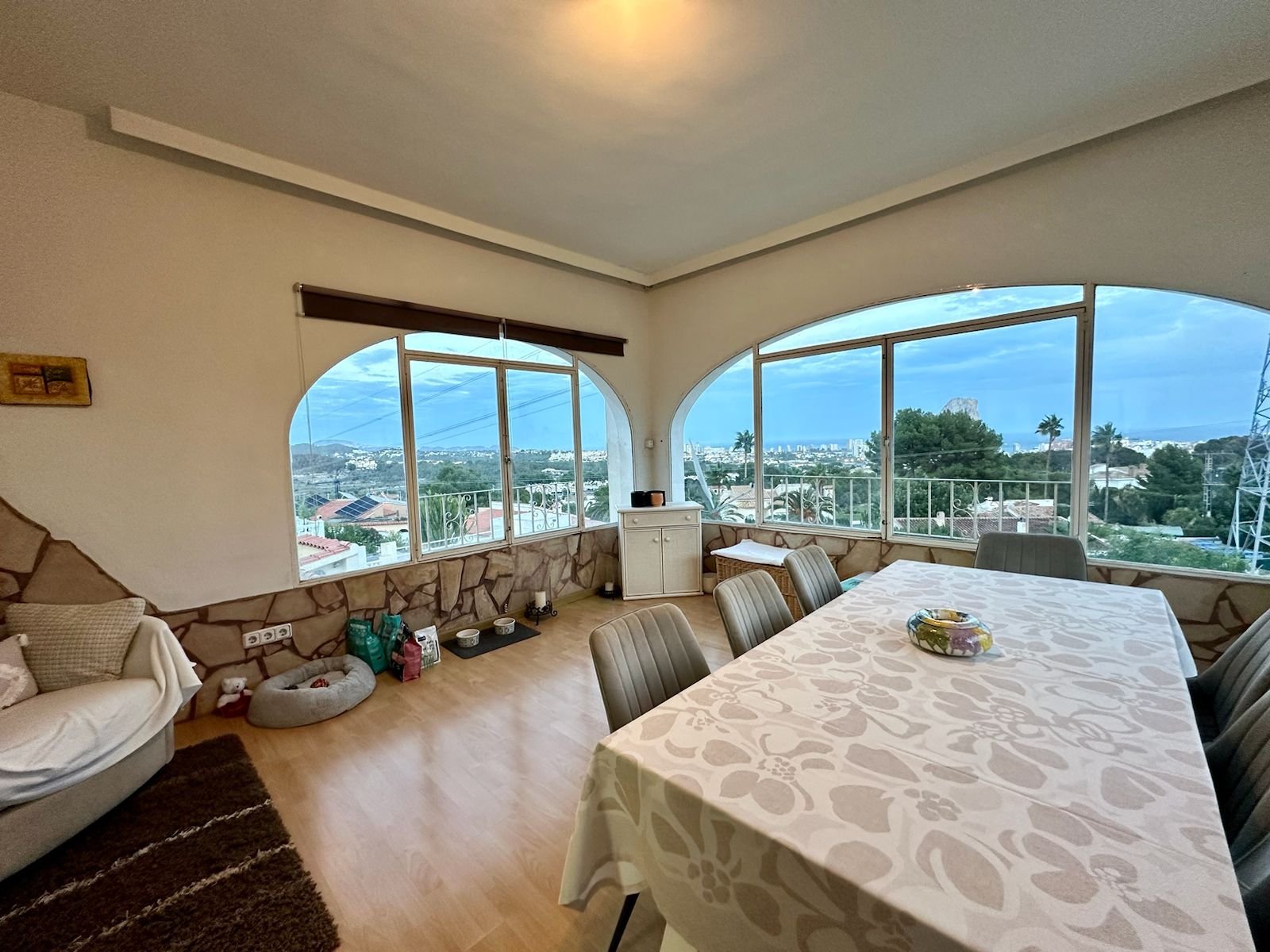 Villa avec 2 appartements séparés, piscine et vue sur la mer