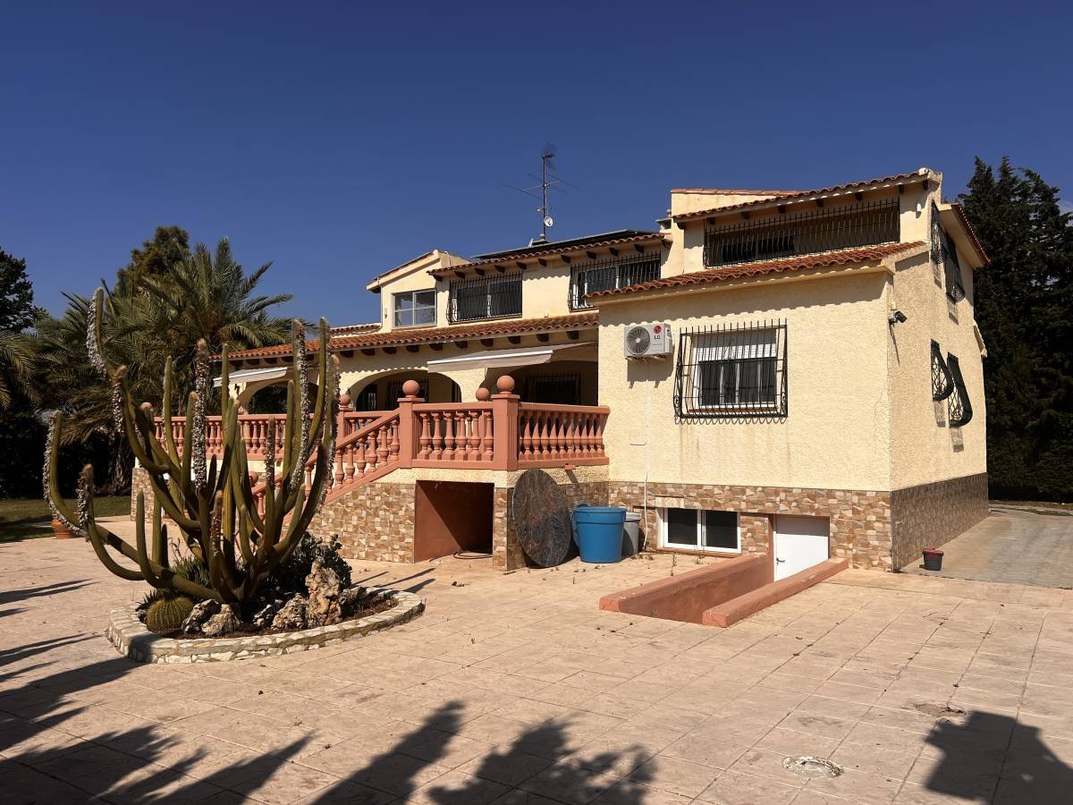 Grande villa rénovée à seulement 2 km de la mer