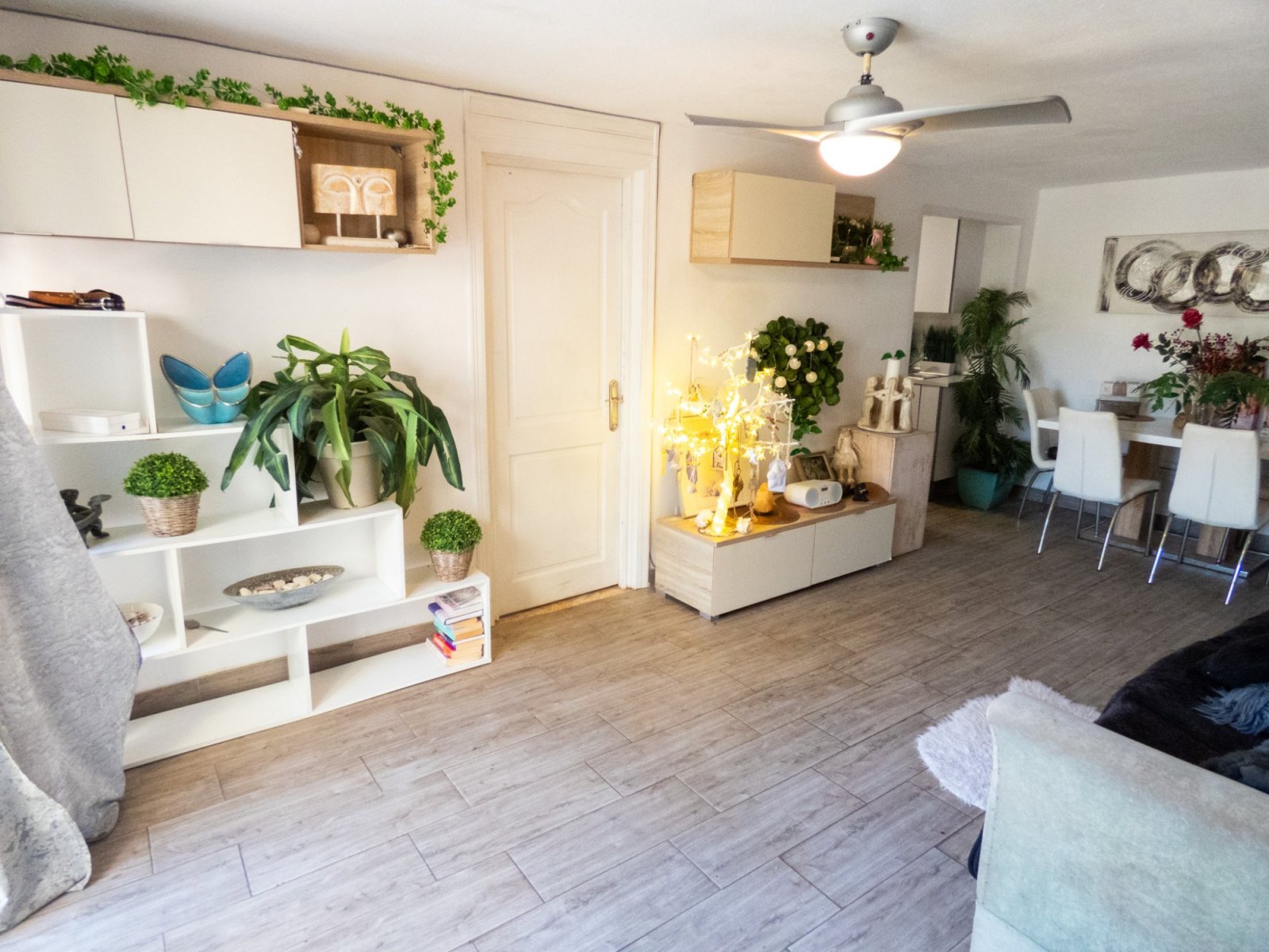 Villa avec 4 chambres, 3 salles de bains, terrasse sur le toit, piscine privée et belles vues