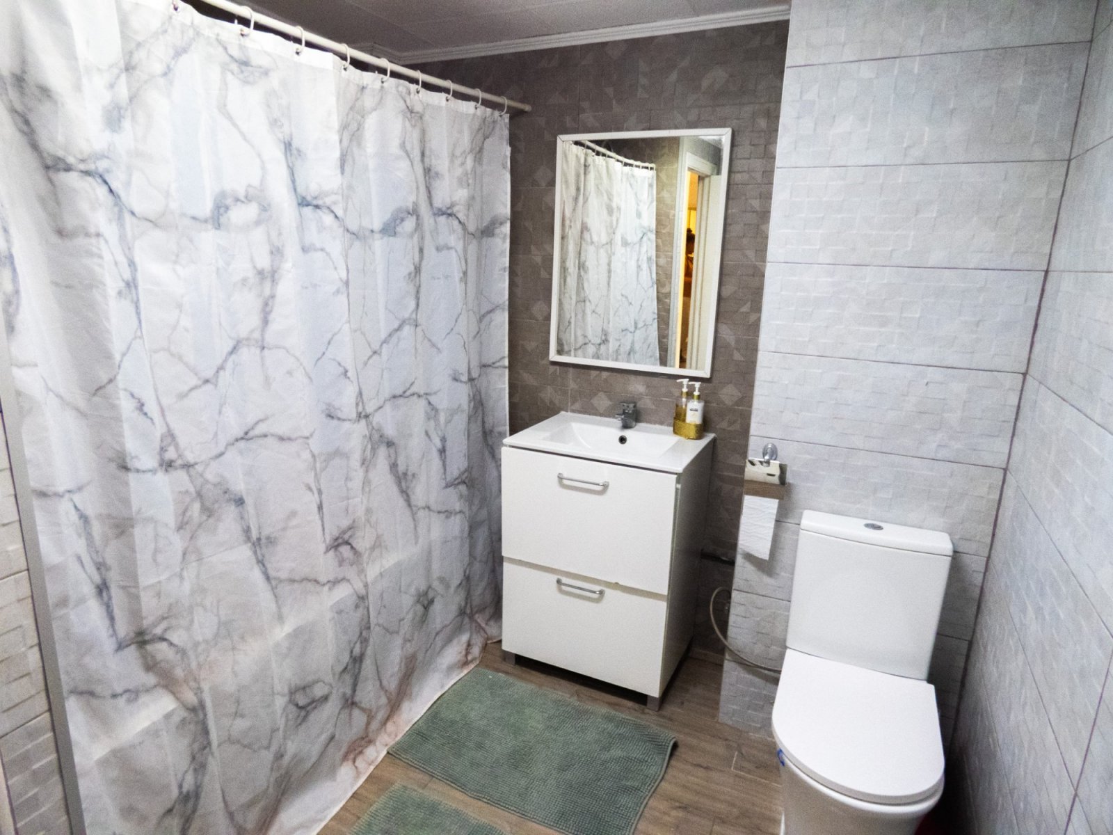 Villa avec 4 chambres, 3 salles de bains, terrasse sur le toit, piscine privée et belles vues