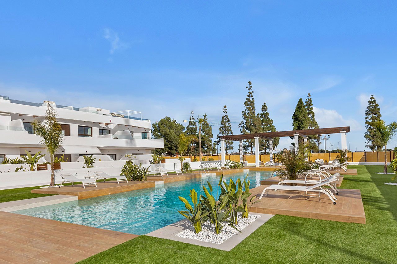 Appartements avec 2 chambres, 2 salles de bain et piscine commune à côté du La Serena Golfresort