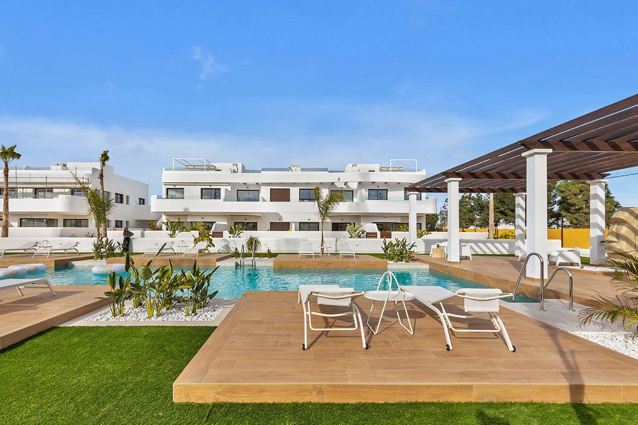 Penthouses avec 2 chambres, 2 salles de bain, terrasse sur le toit et piscine commune à côté du La Serena Golfresort