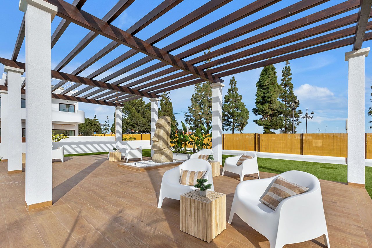 Penthouses avec 2 chambres, 2 salles de bain, terrasse sur le toit et piscine commune à côté du La Serena Golfresort