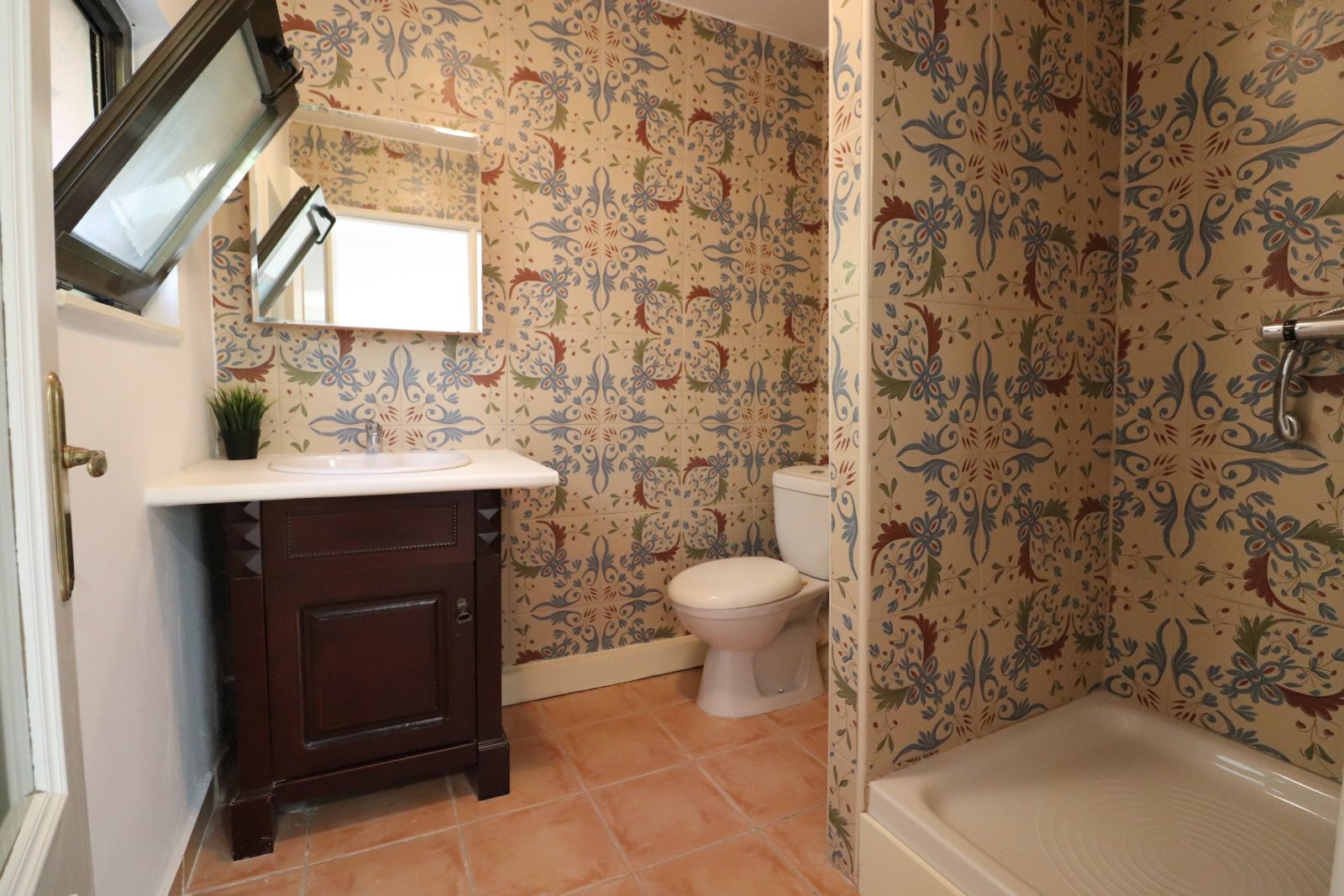 Magnifique villa avec 7 chambres, 5 salles de bains, piscine privée et belles vues sur un grand terrain