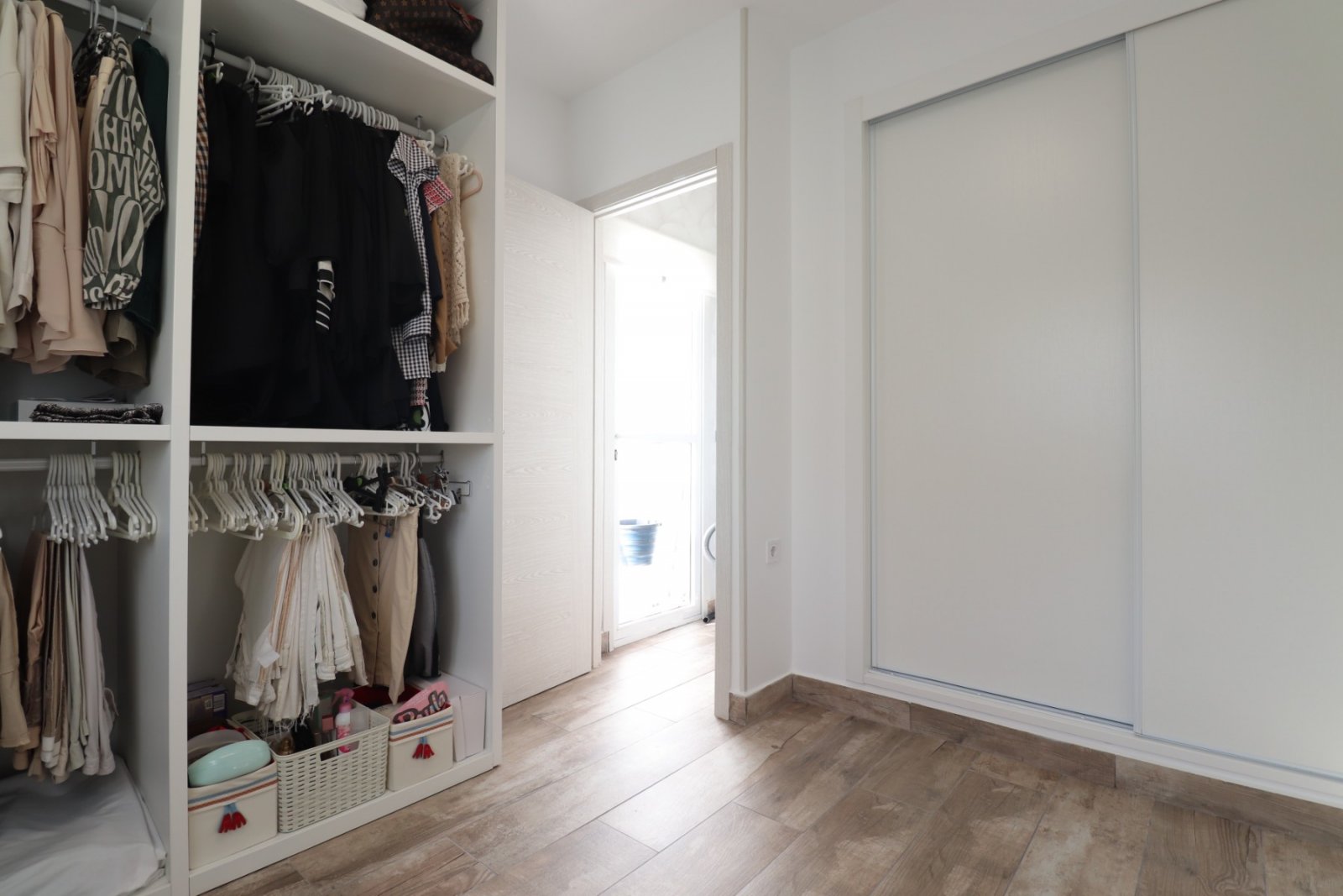 Villa avec 4 chambres, 3 salles de bains, appartement d'amis et piscine privée à Las Filipinas