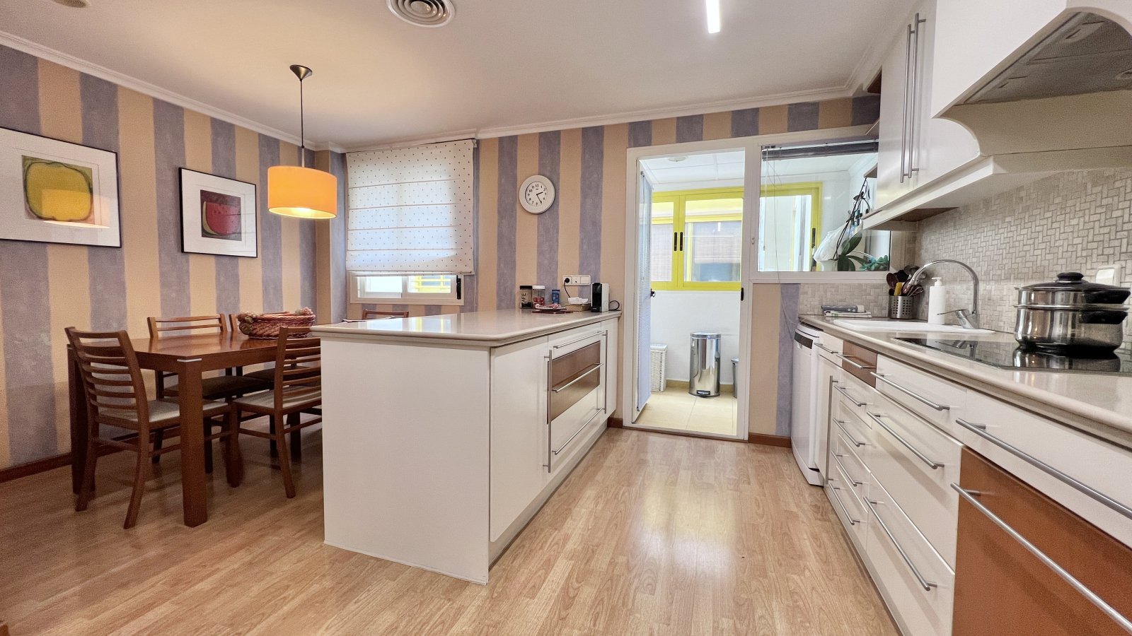 Penthouse duplex exclusif avec 4 chambres et piscine privée sur le toit-terrasse