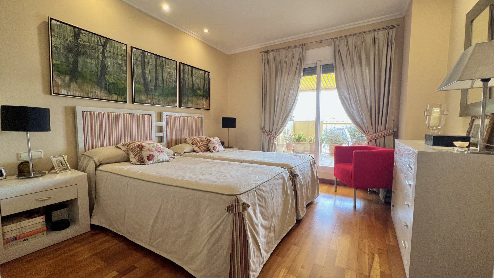 Penthouse duplex exclusif avec 4 chambres et piscine privée sur le toit-terrasse