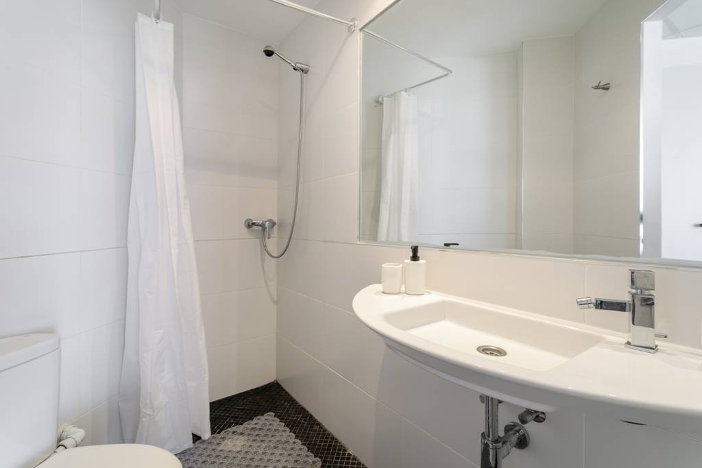 Villa moderne avec piscine chauffée et vue panoramique spectaculaire sur la côte et la mer, avec licence de location