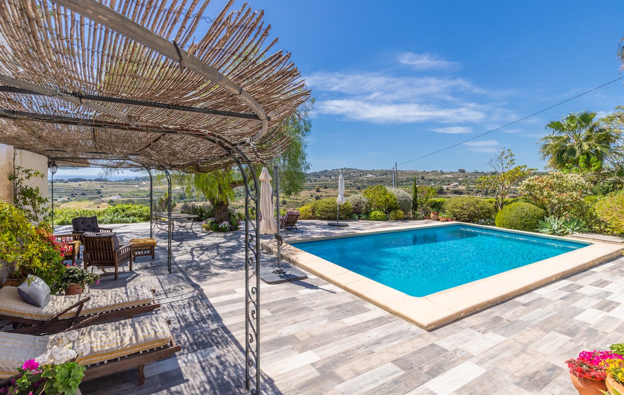 Magnifique propriété rustique de style valencien traditionnel, dotée de tous les détails luxueux