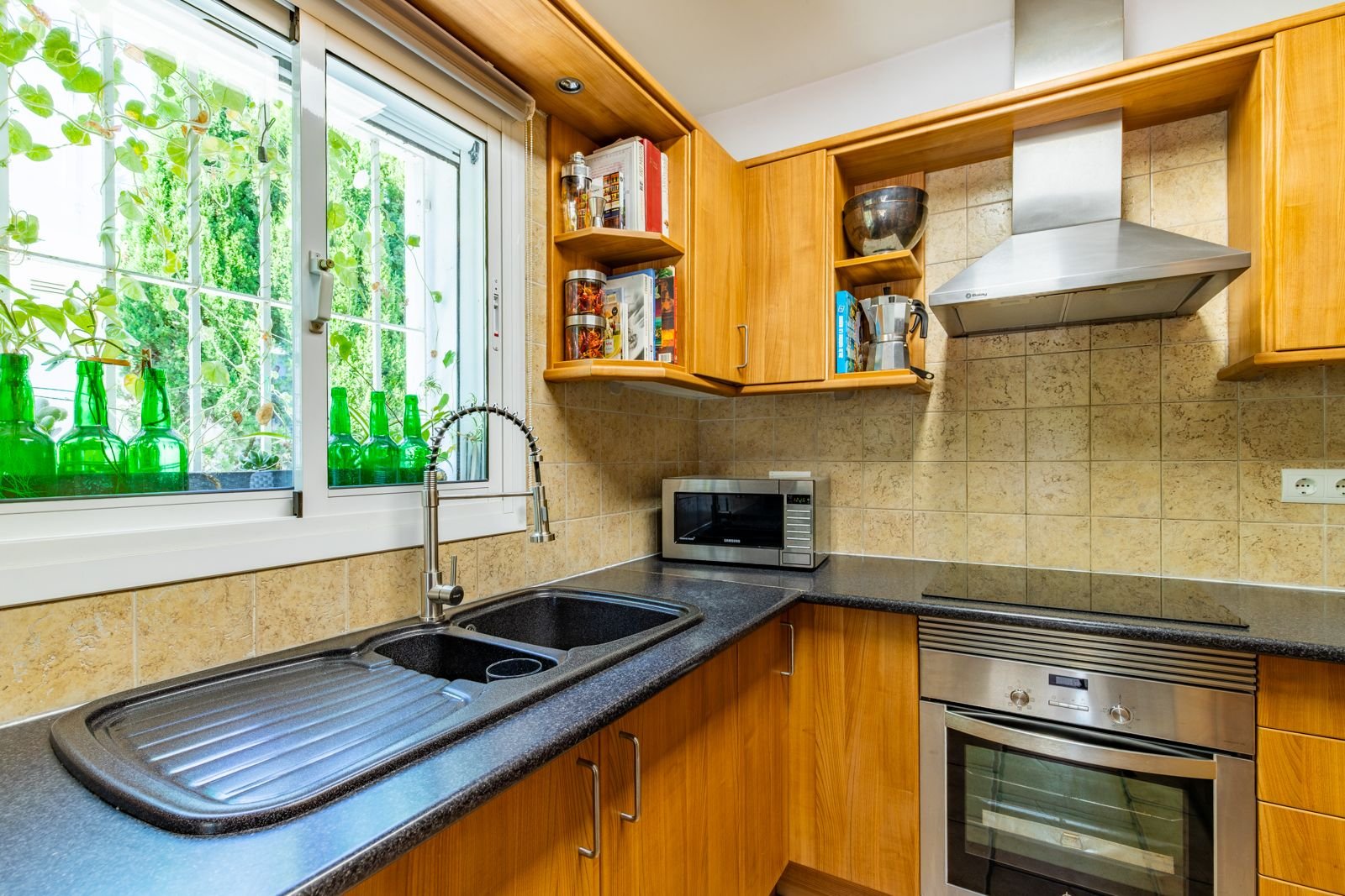 Charmante mediterrane Villa mit 3 Schlafzimmern, 2 Bädern und Privatpool nur 300 m vom Meer