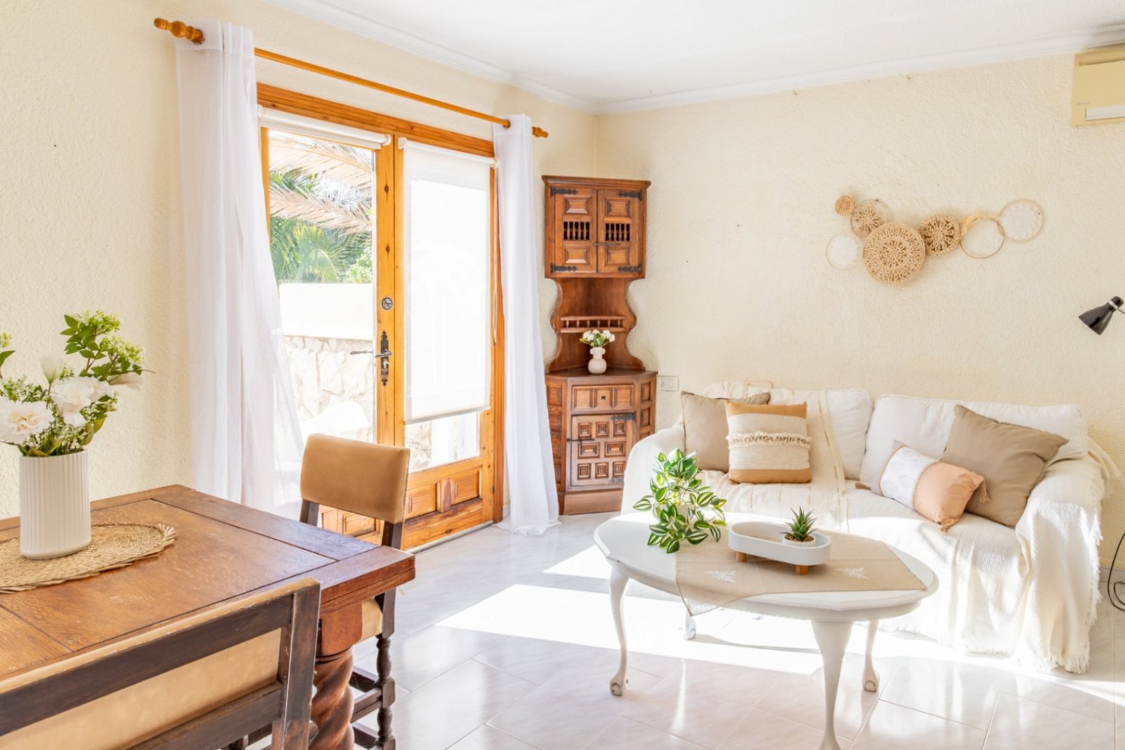 Villa avec 4 chambres, appartement séparé pour les invités et grande piscine privée