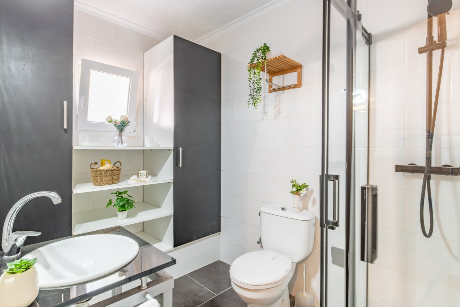 Villa avec 4 chambres, appartement séparé pour les invités et grande piscine privée