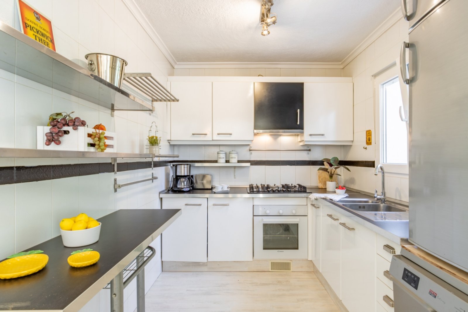 Villa avec 4 chambres, appartement séparé pour les invités et grande piscine privée